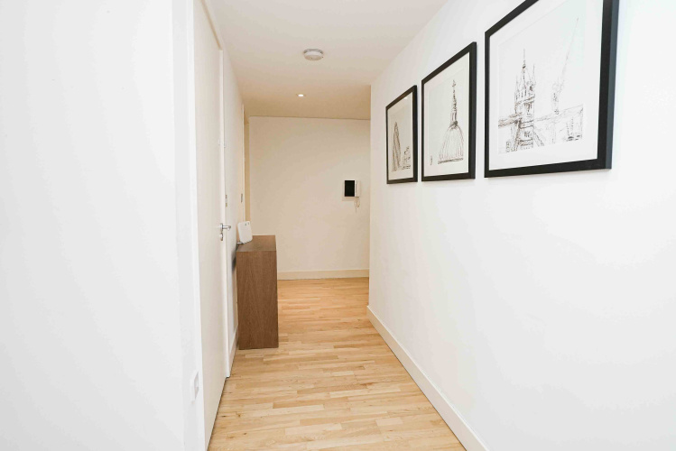 2  bedrooms flat to rent in Landmark east tower, Marsh wall, E14-image 5