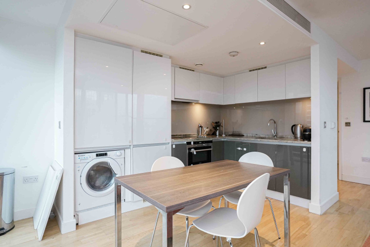 2  bedrooms flat to rent in Landmark east tower, Marsh wall, E14-image 10