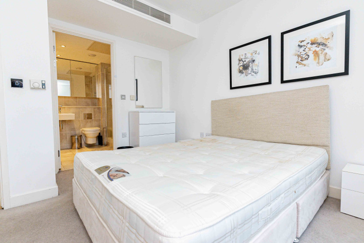 2  bedrooms flat to rent in Landmark east tower, Marsh wall, E14-image 11