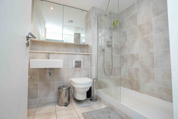 2  bedrooms flat to rent in Landmark east tower, Marsh wall, E14-image 12