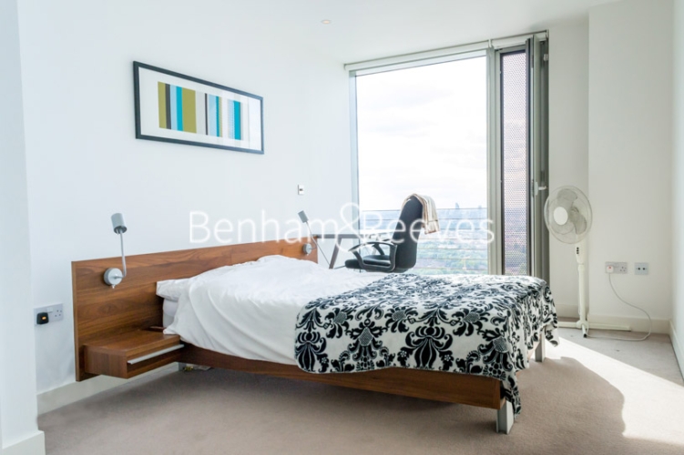 1 bedroom flat to rent in Marsh Wall, Canary Wharf, E14-image 3