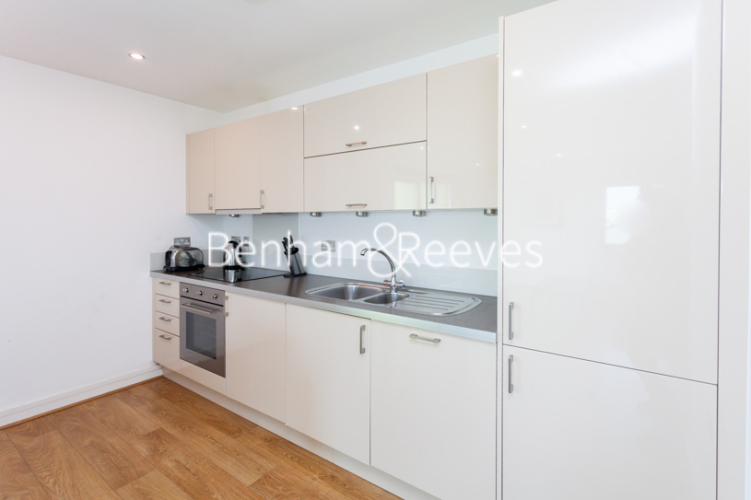 2 bedrooms flat to rent in Aqua Vista Square, Bow, E3-image 2