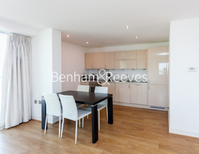 2 bedrooms flat to rent in Aqua Vista Square, Bow, E3-image 3