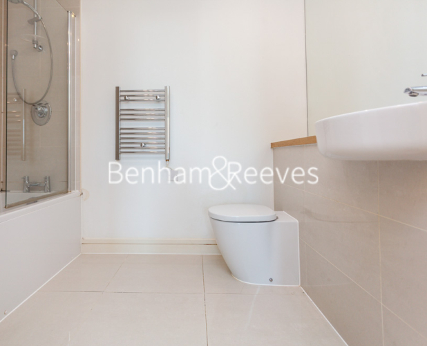 2 bedrooms flat to rent in Aqua Vista Square, Bow, E3-image 5