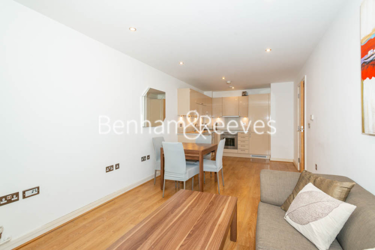 1 bedroom flat to rent in Werner Court, Aqua Vista Square, E3-image 1