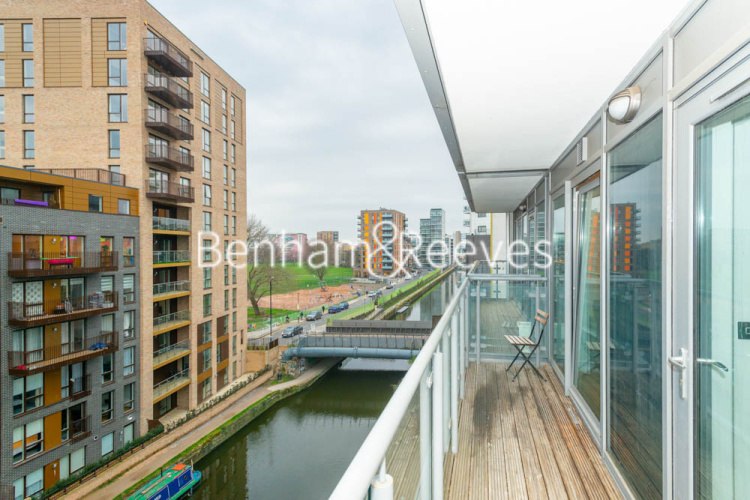 1 bedroom flat to rent in Werner Court, Aqua Vista Square, E3-image 5