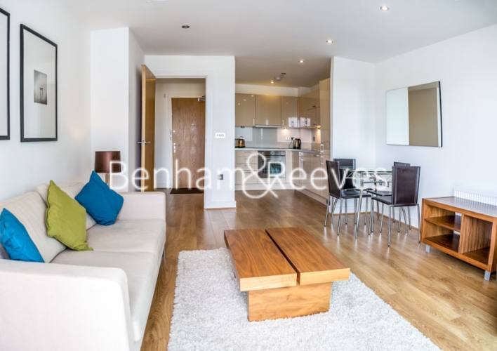 1 bedroom flat to rent in Craig Tower, Aqua Vista Square, E3-image 2