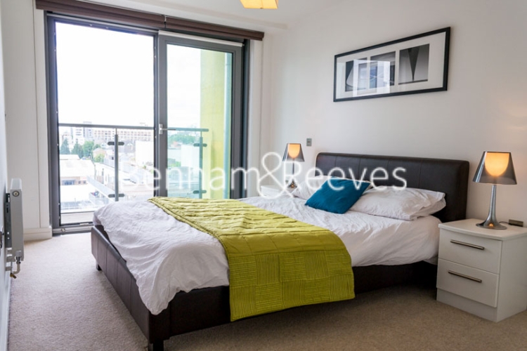 1 bedroom flat to rent in Craig Tower, Aqua Vista Square, E3-image 3