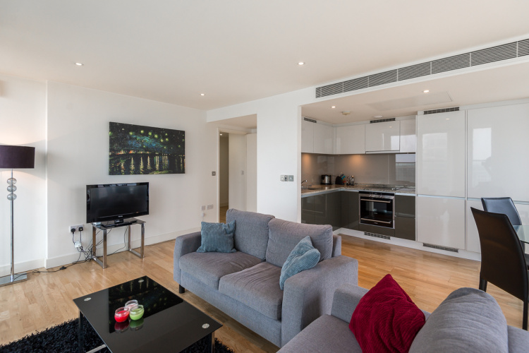 2  bedrooms flat to rent in Marsh Wall, Canary Wharf, E14-image 1