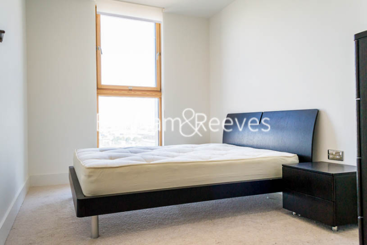 2 bedrooms flat to rent in Province Square, Canary Wharf, E14-image 3