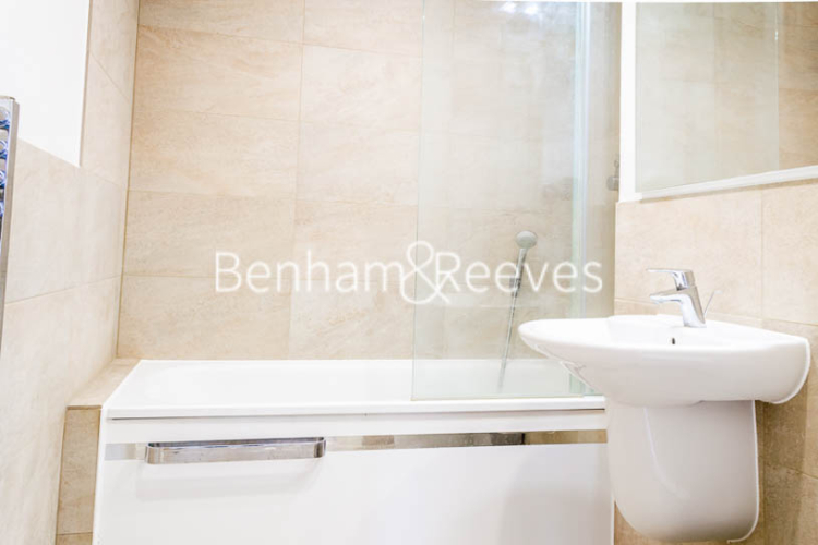 2 bedrooms flat to rent in Province Square, Canary Wharf, E14-image 4