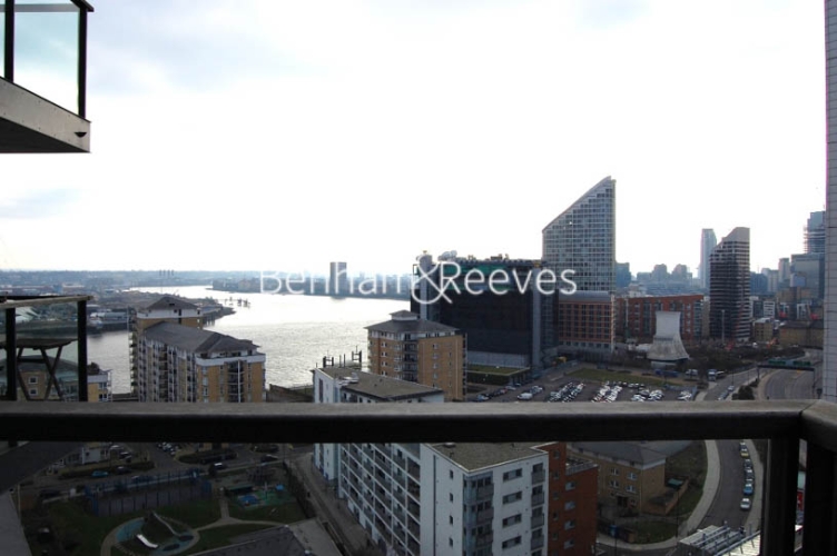 1 bedroom flat to rent in Proton Tower, Blackwall Way, E14-image 4