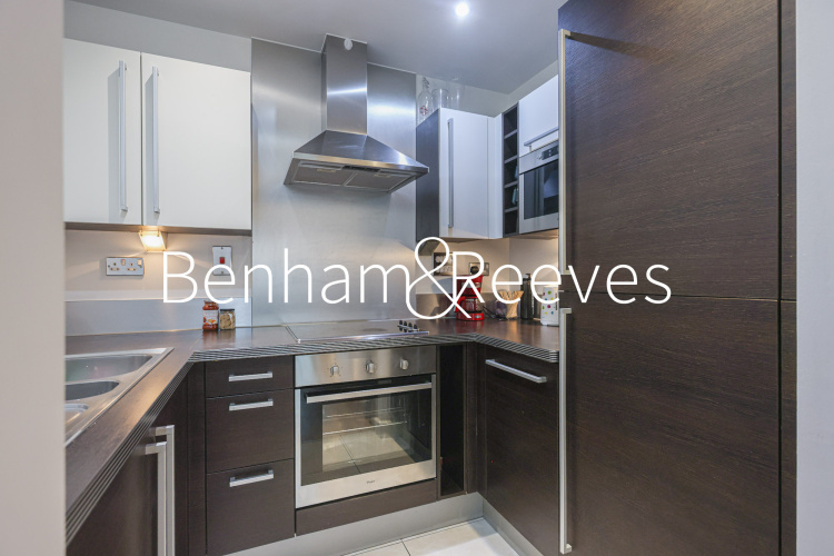 1  bedroom flat to rent in Proton Tower, Blackwall Way, E14-image 13