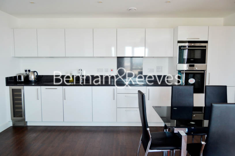 3  bedrooms flat to rent in Marner Point, Jefferson Plaza, E3-image 2