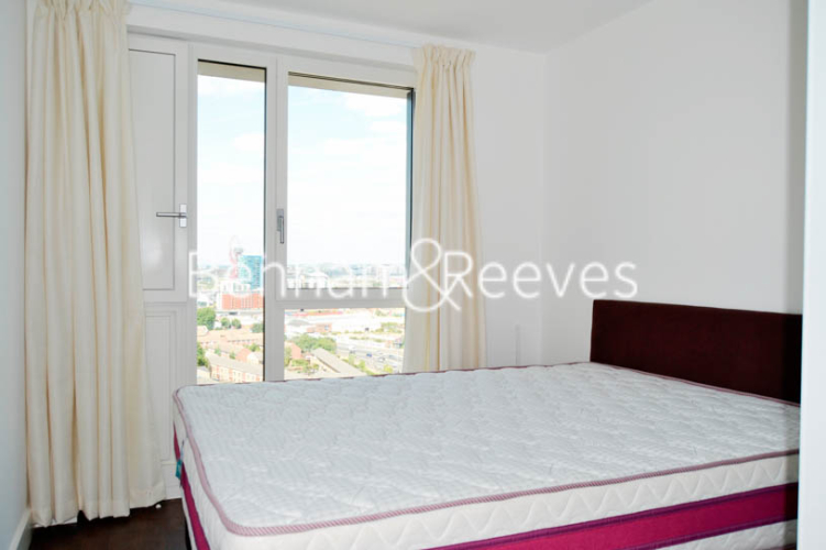 3  bedrooms flat to rent in Marner Point, Jefferson Plaza, E3-image 3