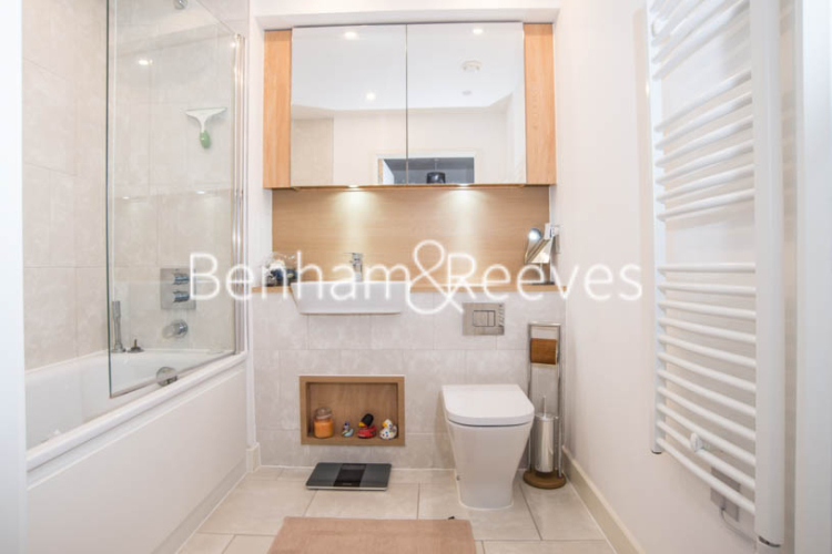3  bedrooms flat to rent in Marner Point, Jefferson Plaza, E3-image 11