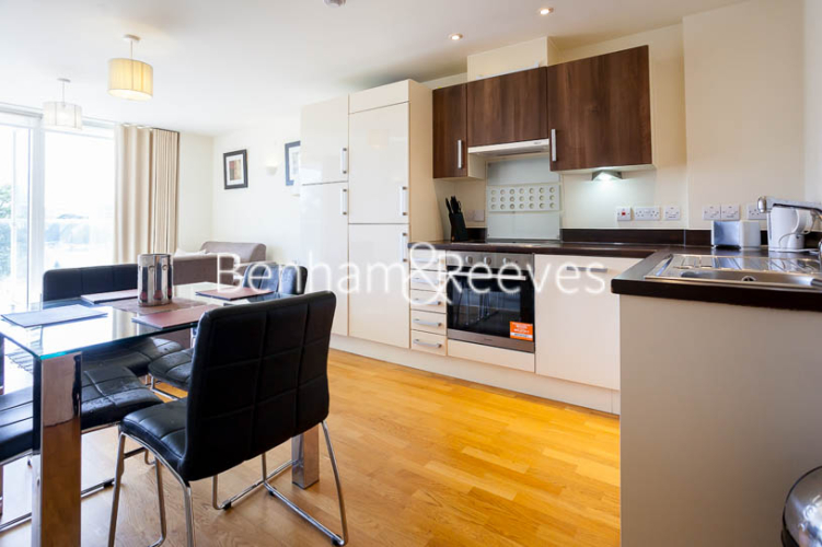 2  bedrooms flat to rent in Ingot Tower, Canary Wharf, E14-image 2