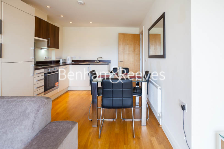 2  bedrooms flat to rent in Ingot Tower, Canary Wharf, E14-image 3