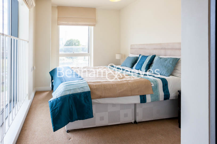 2  bedrooms flat to rent in Ingot Tower, Canary Wharf, E14-image 4