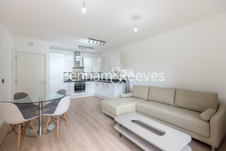1  bedroom flat to rent in Rathbone Street, Canning Town, E16-image 1