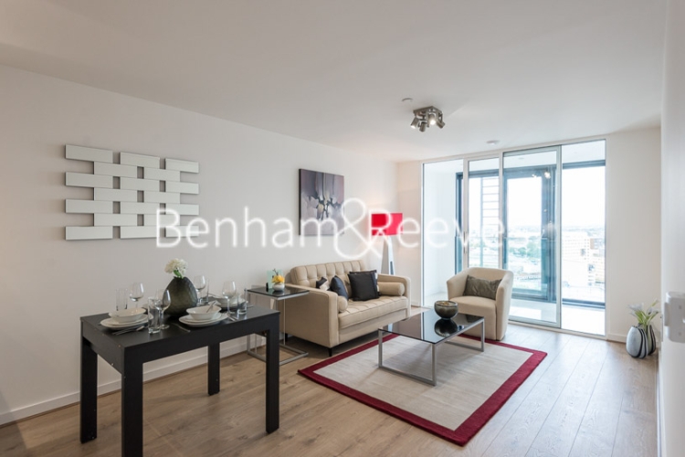 1 bedroom flat to rent in Station Street, Stratford, E15-image 1