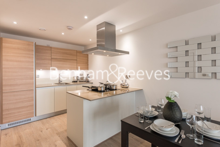1  bedroom flat to rent in Station Street, Stratford, E15-image 2