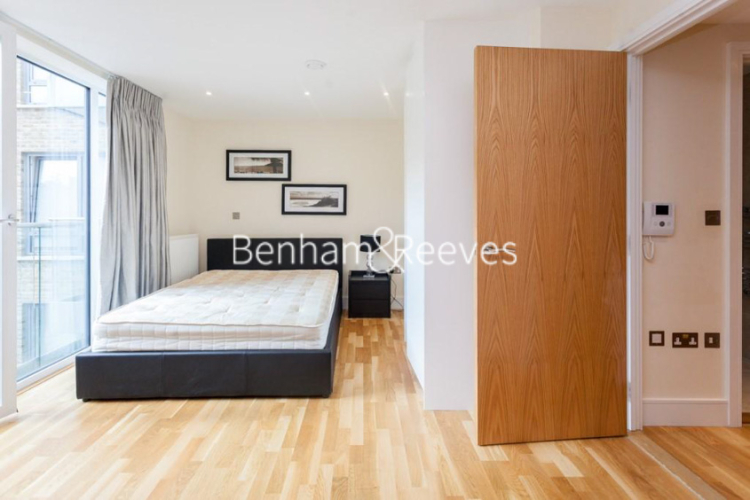 Studio flat to rent in St. Annes Street, Canary Wharf, E14-image 4
