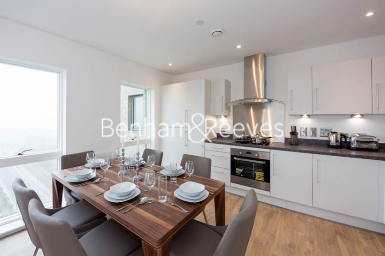 2  bedrooms flat to rent in Magellan Boulevard, Beckton Gallions Reach, E16-image 2