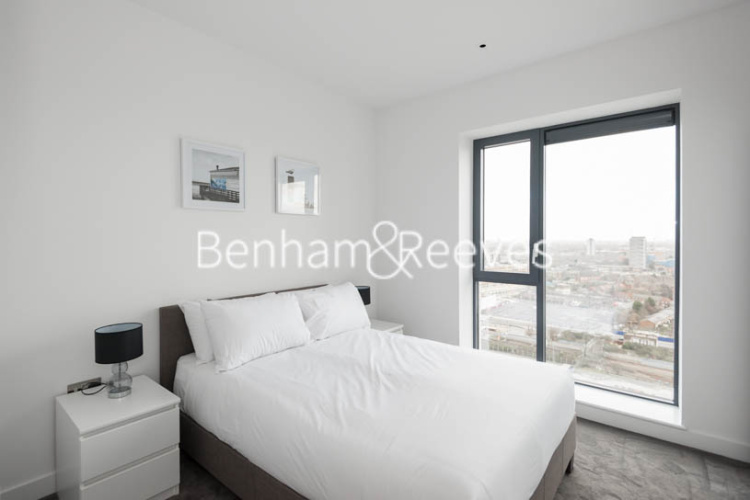 2 bedrooms flat to rent in Grantham House, Botanic Square, E14-image 3