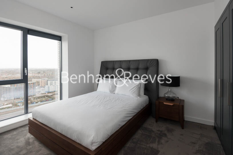 2  bedrooms flat to rent in London City Island, Botanic Square, E14-image 6