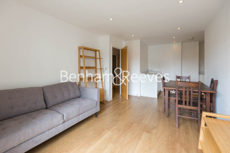 1  bedroom flat to rent in Sargasso Court, Bromley-By-Bow, E3-image 1