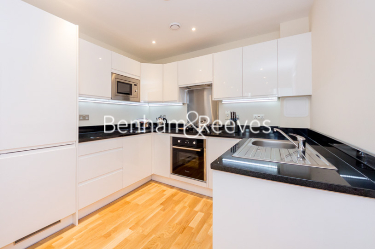 1 bedroom flat to rent in St. Annes Street, Canary Wharf, E14-image 2