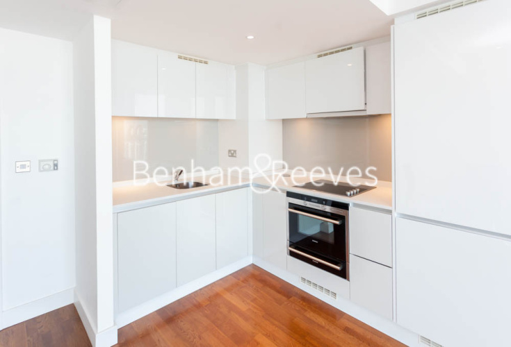 1  bedroom flat to rent in Marsh Wall, Landmark East Tower, E14-image 2