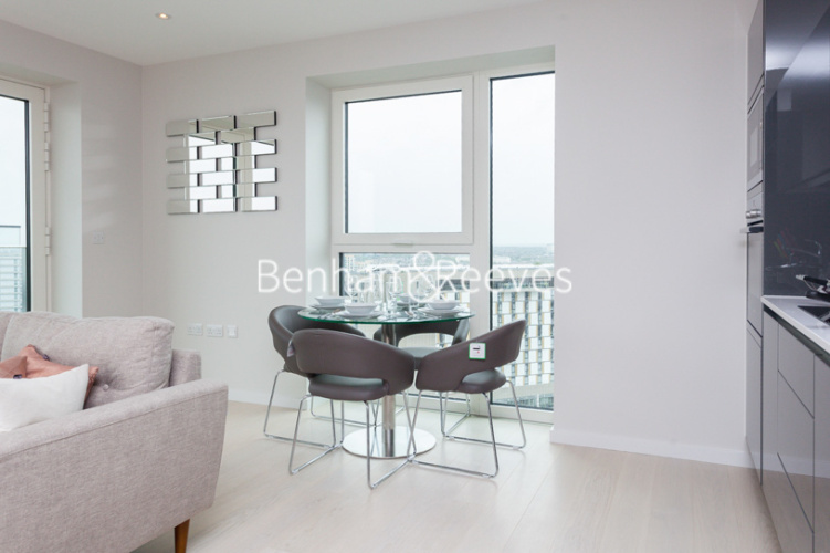 2  bedrooms flat to rent in Cassia Point, Glasshouse Gardens, E20-image 3