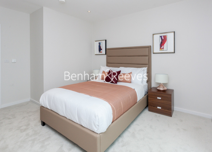 2  bedrooms flat to rent in Cassia Point, Glasshouse Gardens, E20-image 8