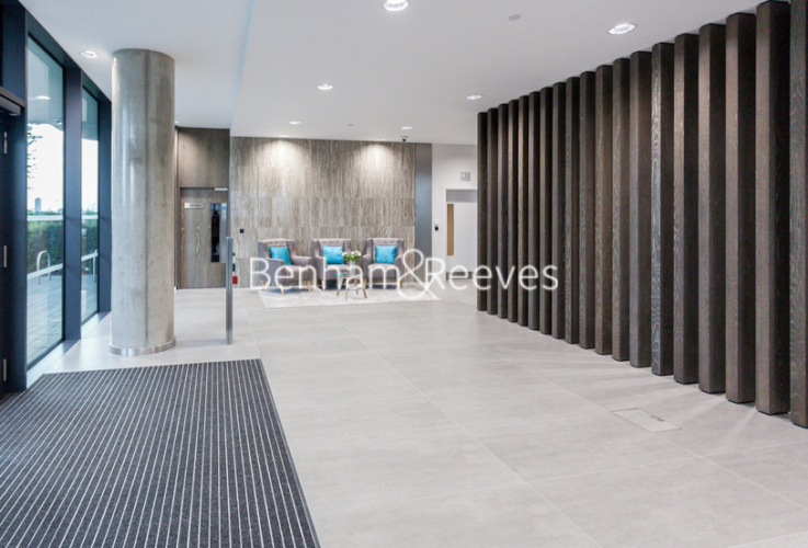 2  bedrooms flat to rent in Cassia Point, Glasshouse Gardens, E20-image 12