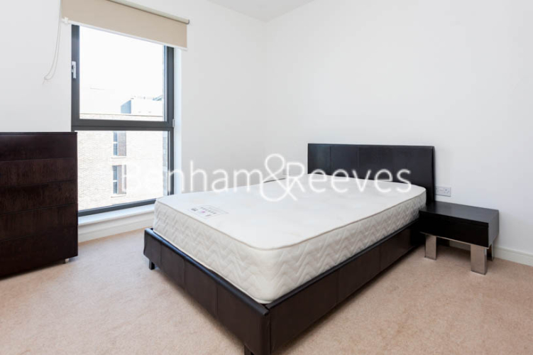 1  bedroom flat to rent in Kingfisher Heights, Pontoon Dock, E16-image 3
