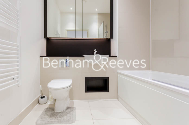 1  bedroom flat to rent in Kingfisher Heights, Pontoon Dock, E16-image 4