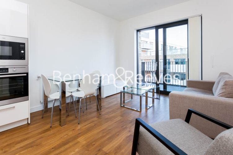 1 bedroom flat to rent in Kingfisher Heights, Pontoon Dock, E16-image 10