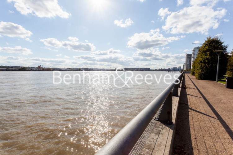 1 bedroom flat to rent in Kingfisher Heights, Pontoon Dock, E16-image 15