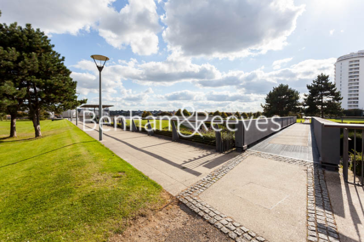 1 bedroom flat to rent in Kingfisher Heights, Pontoon Dock, E16-image 17