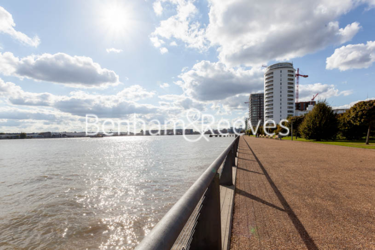 1 bedroom flat to rent in Kingfisher Heights, Pontoon Dock, E16-image 19