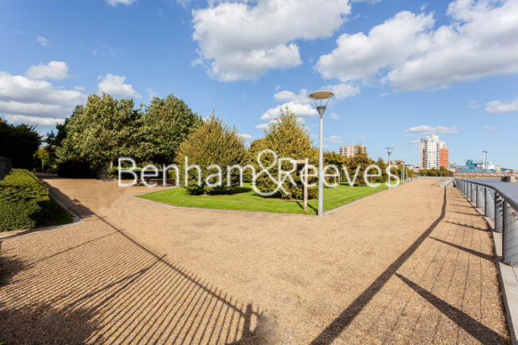 1 bedroom flat to rent in Kingfisher Heights, Pontoon Dock, E16-image 21