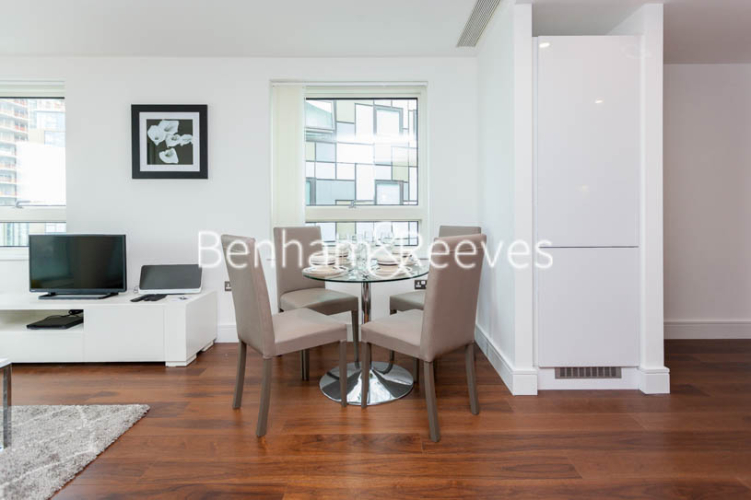 2  bedrooms flat to rent in Duckman Tower, Lincoln Plaza, E14-image 3
