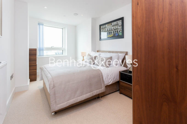 2  bedrooms flat to rent in Duckman Tower, Lincoln Plaza, E14-image 4