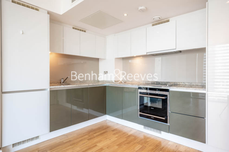 1 bedroom flat to rent in Landmark East, Marsh Wall, E14-image 2