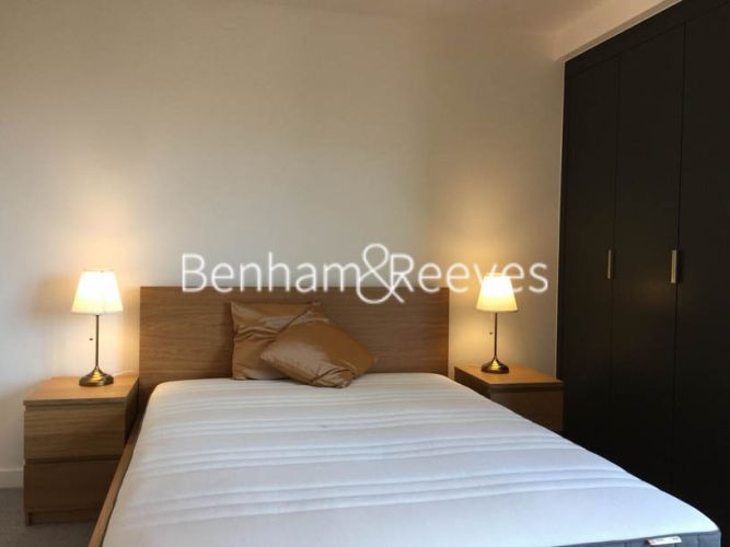 2  bedrooms flat to rent in Royal Docks West, Western Gateway, E16-image 3