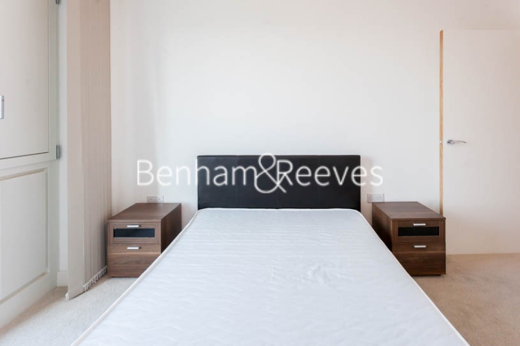 1 bedroom flat to rent in Jefferson Plaza, Canary Wharf, E3-image 3