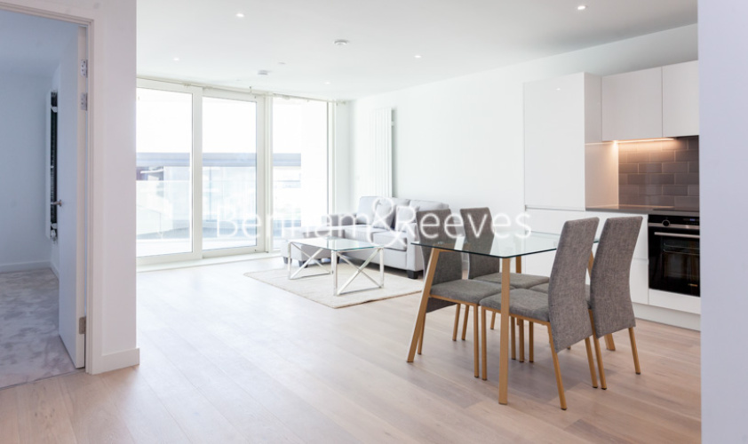 1  bedroom flat to rent in Royal Crest Avenue, Canary Wharf, E16-image 3