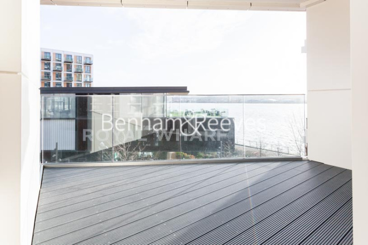 1  bedroom flat to rent in Royal Crest Avenue, Canary Wharf, E16-image 6